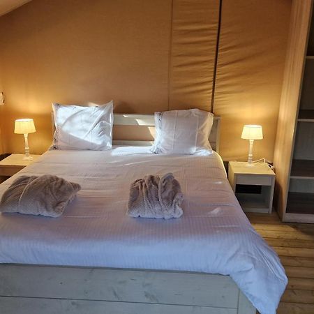 Happiness Hotel Брюж Екстериор снимка