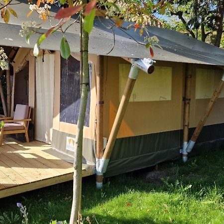 Happiness Hotel Брюж Екстериор снимка