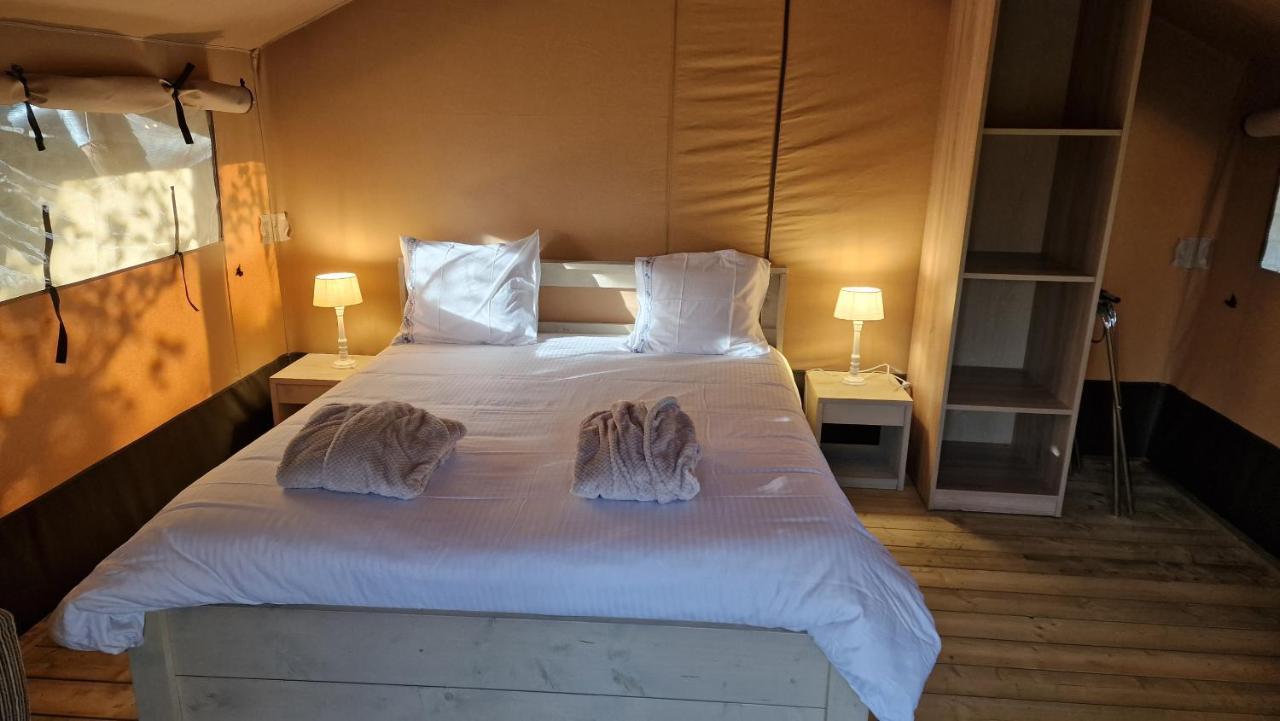 Happiness Hotel Брюж Екстериор снимка