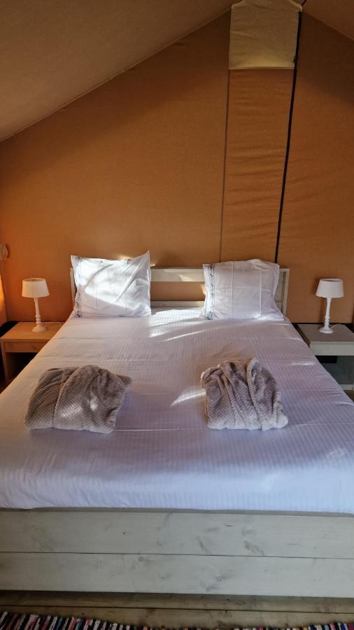 Happiness Hotel Брюж Екстериор снимка