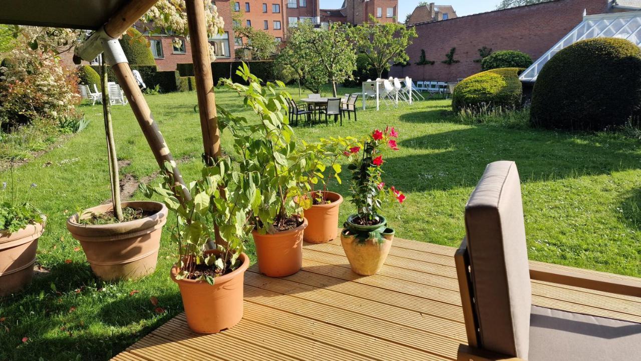Happiness Hotel Брюж Екстериор снимка