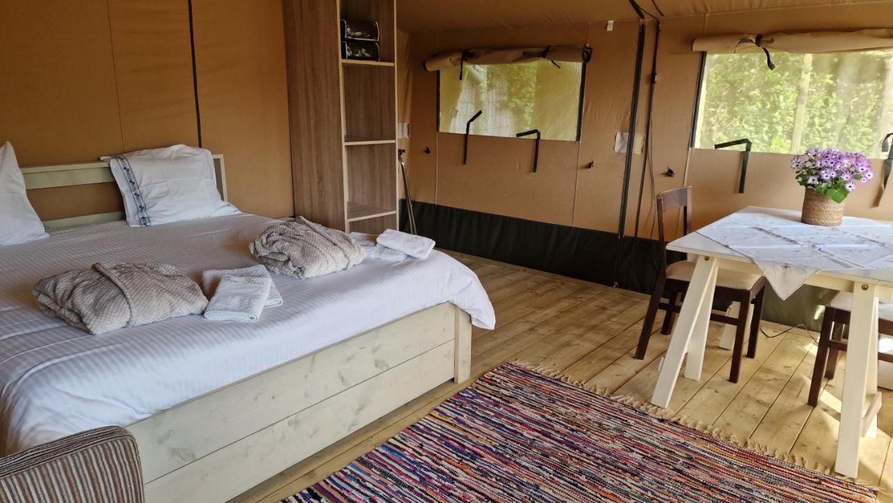 Happiness Hotel Брюж Екстериор снимка