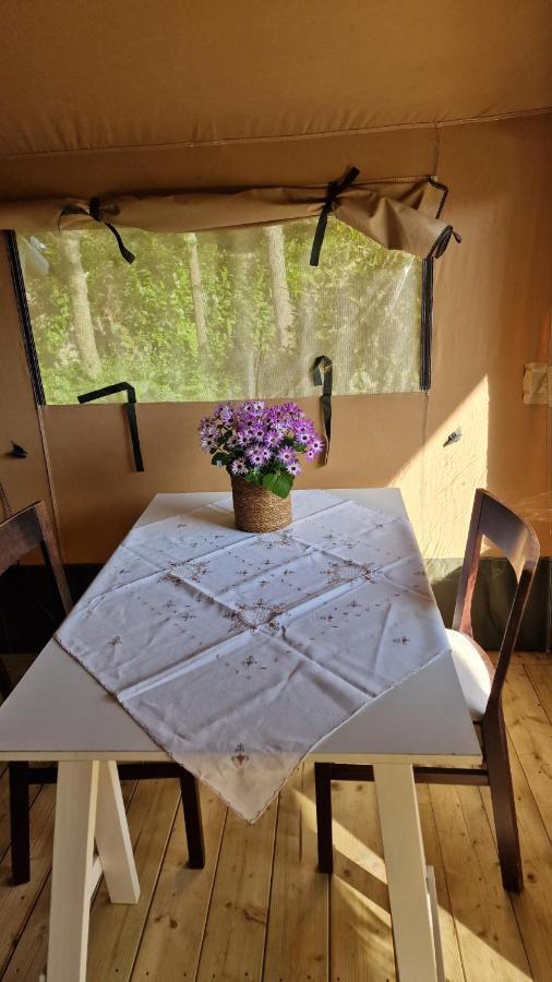 Happiness Hotel Брюж Екстериор снимка